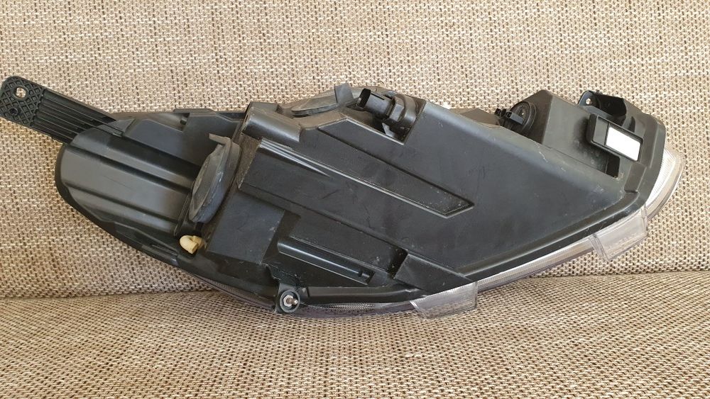 Far stanga Ford Fiesta 8 mk8