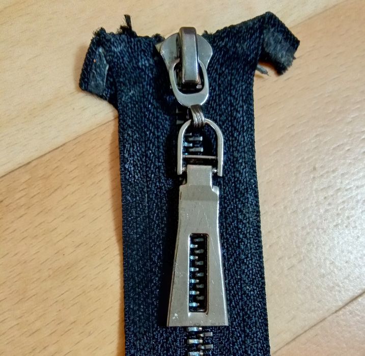 Продам замок молнию на одежду(фурнитура)