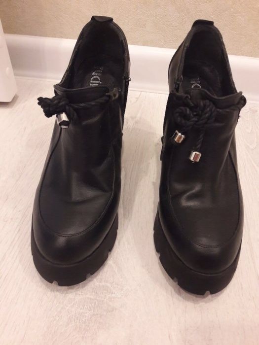 Продам ботильоны.