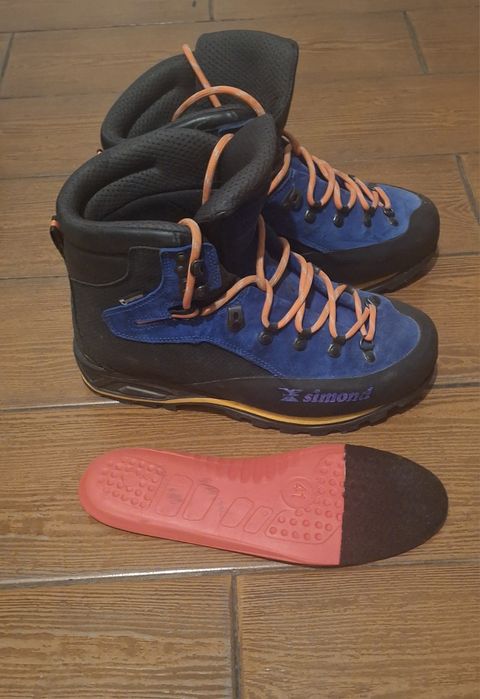 Bocanci și coltari simond