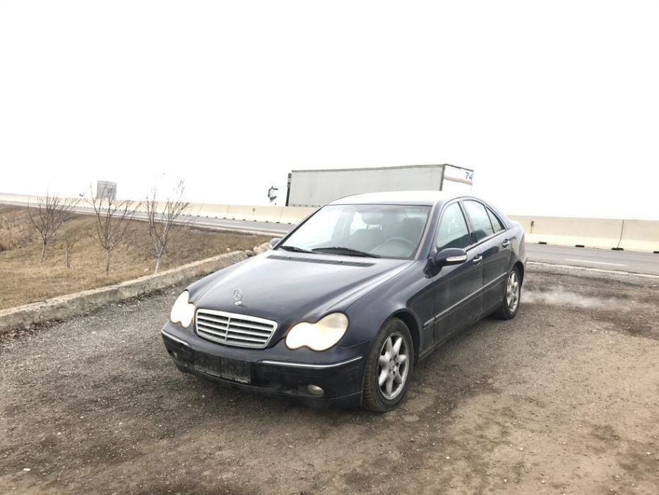 Dezmembrez piese Mercedes C-classe Class 2003