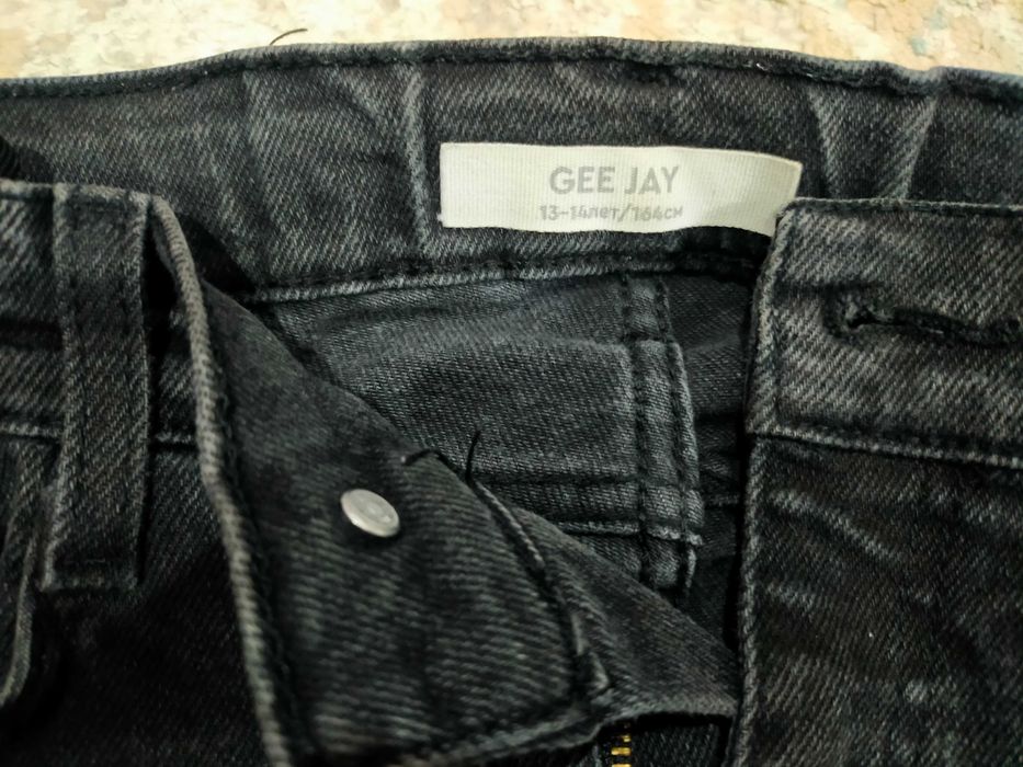 Джинсовые брюки.