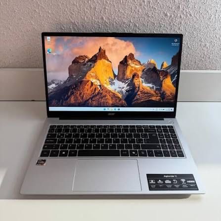 Чисто Нов Лаптоп Acer Aspire Lite 15