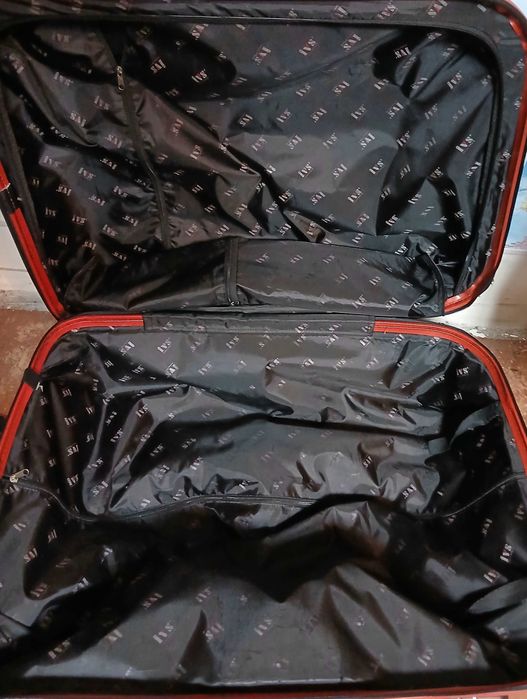 Куфар твърд голям