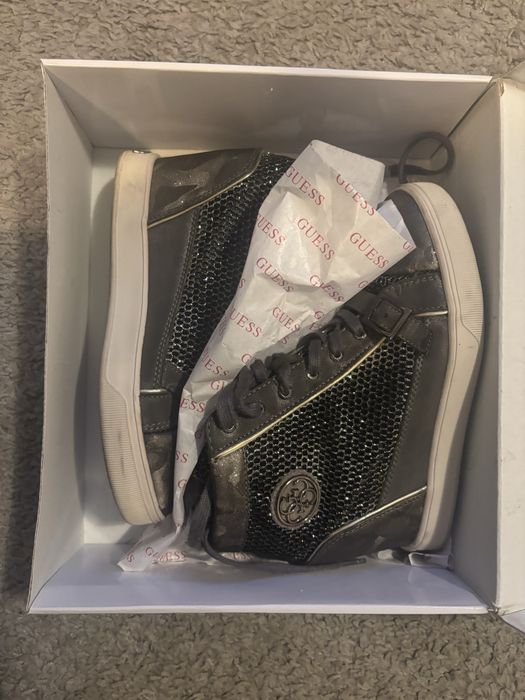 Оригинални боти Guess