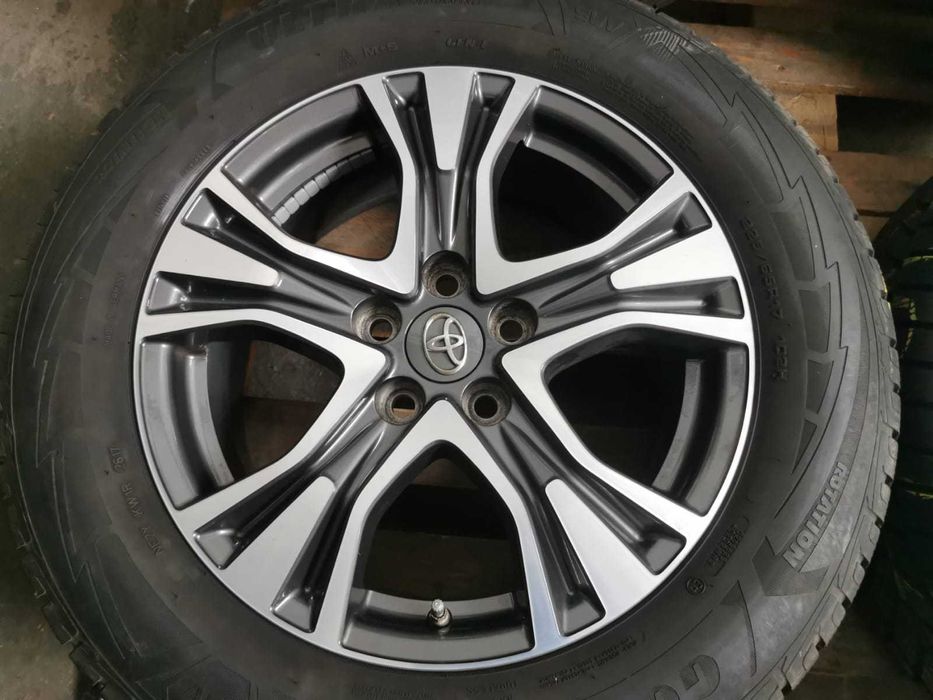 Jante Originale Toyota  Rav 4 . R17 cu anvelope de iarna