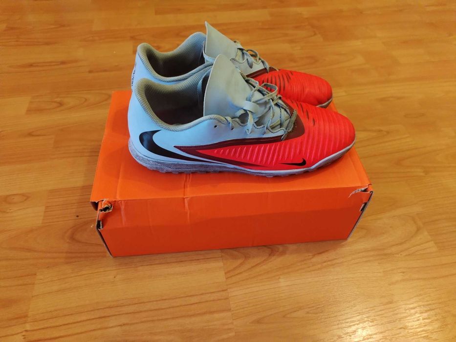 Футболни обувки найк PHANTOM 6 LOW CLUB TF.