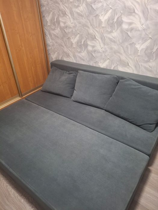 Бескаркасный диван