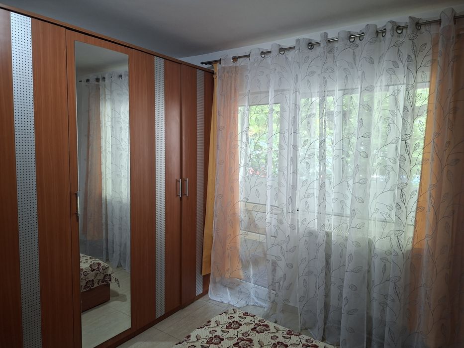 Închiriez apartament 2 camere, parter – Focșani, Central, lângă Liceul Cuza | Ideal pentru locuit sau ca spațiu comercial