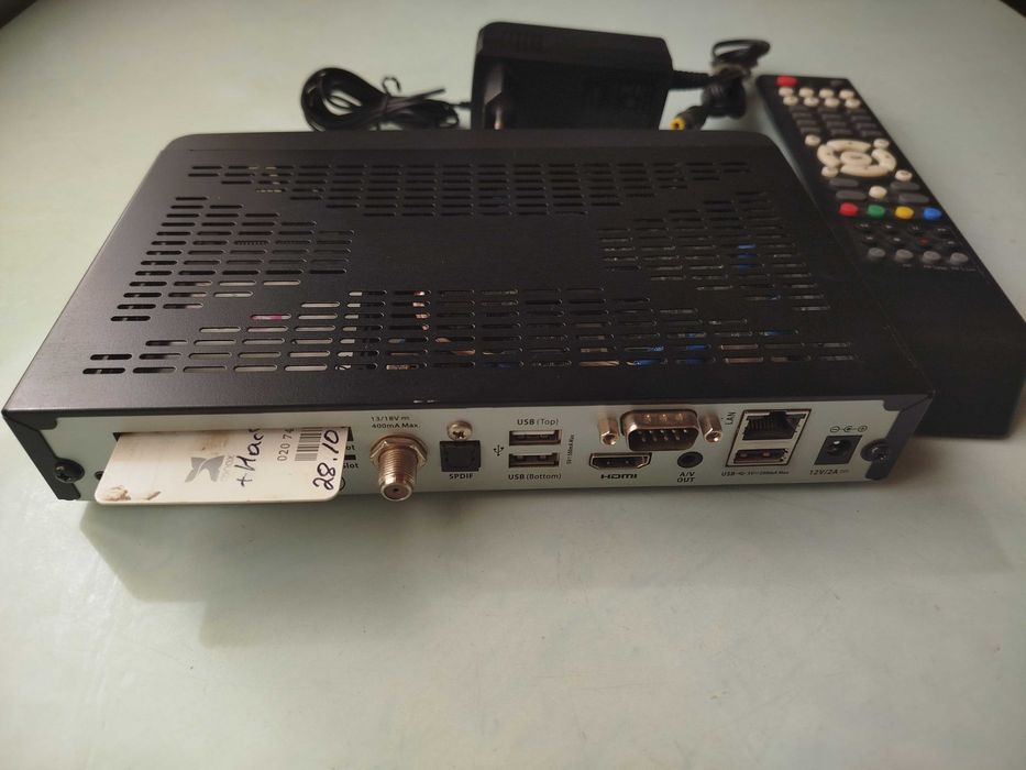Спутниковый тюнер HD4X. Карта в комплекте.