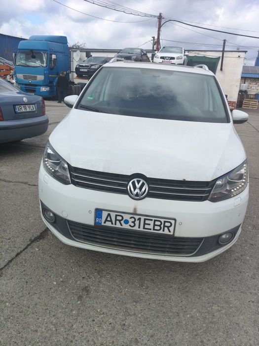Vând Volkswagen Touran