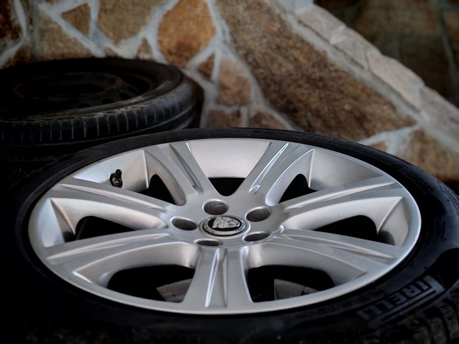 Продавам лети джанти 18-ки,5х108 от Jaguar XF със зимни гуми Pirelli