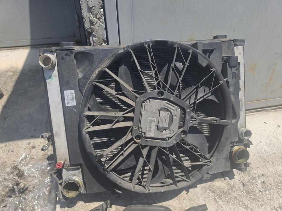 Перка Бмв Е60 Е61 3.0D 2.5D охлаждаща Bmw E60 E61 радиатор