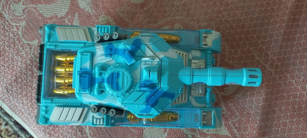 Танк  игрушка для детей