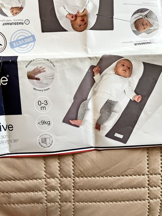 Антирефлуксна възглавница с 30° наклон за бебе