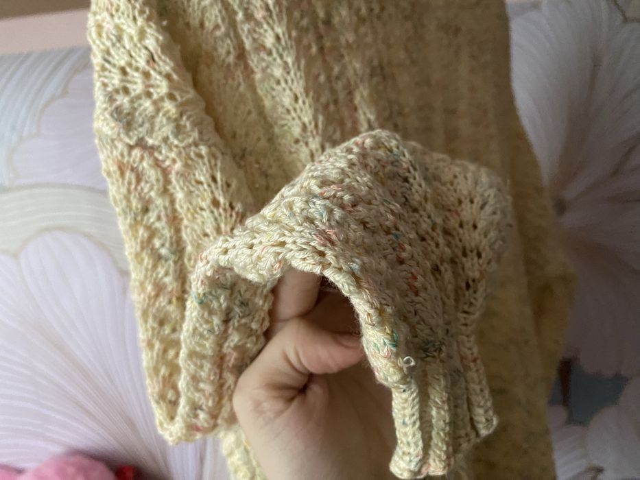 Bluza tricotata manual-unicat lucrata cu grija