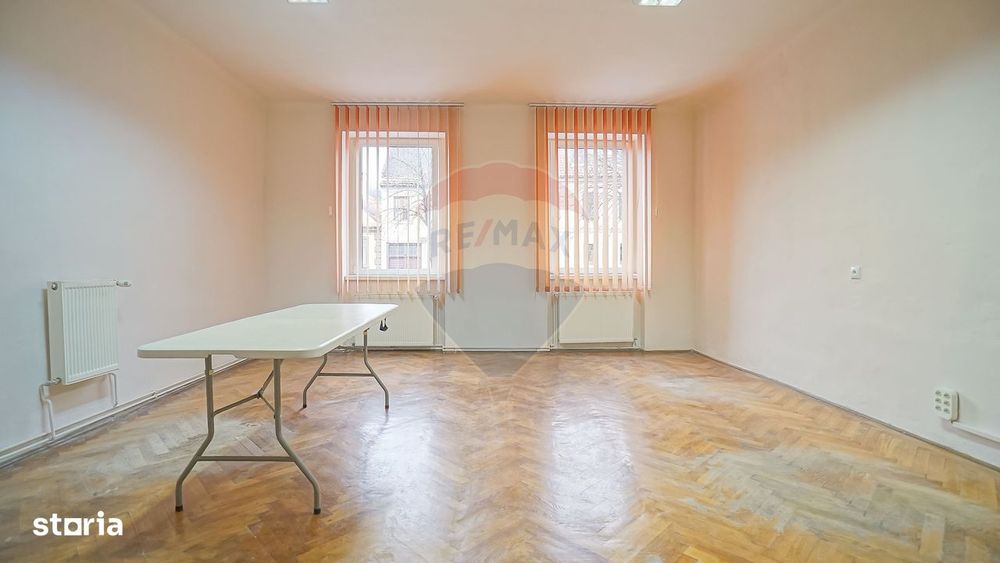 Apartament De Vanzare 2 Camere 65 Mp | La Casa Cu Pivnita Si Curte |