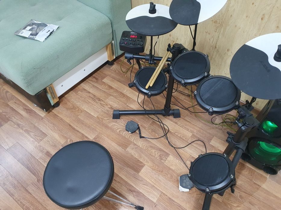 Продам электробарабаны alesis debut kit