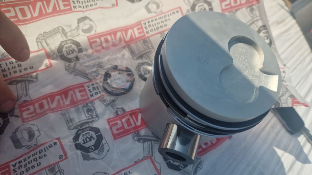 Piston fiat 411.415 pe cota de reparație r1 pret 550 lei bucata se poa