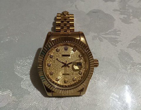 Soat qoʻl soati Часы ручной часы с доставкой

Kitob Qoʻyadigan moslama