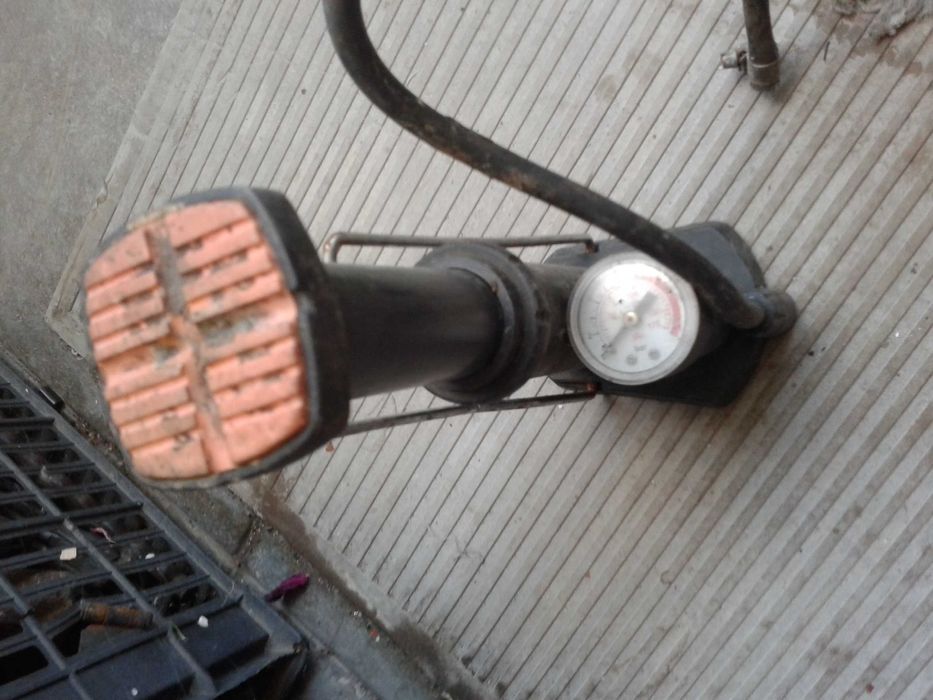 гуми 17 цола- триъгълник крик,помпа ретро-