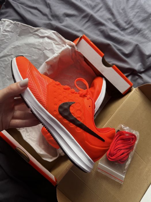 Нови дамски маратонки NIKE