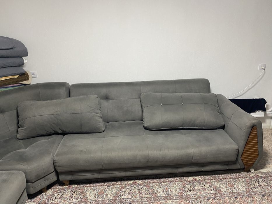 Диван угловой. Материал зорошего качества.