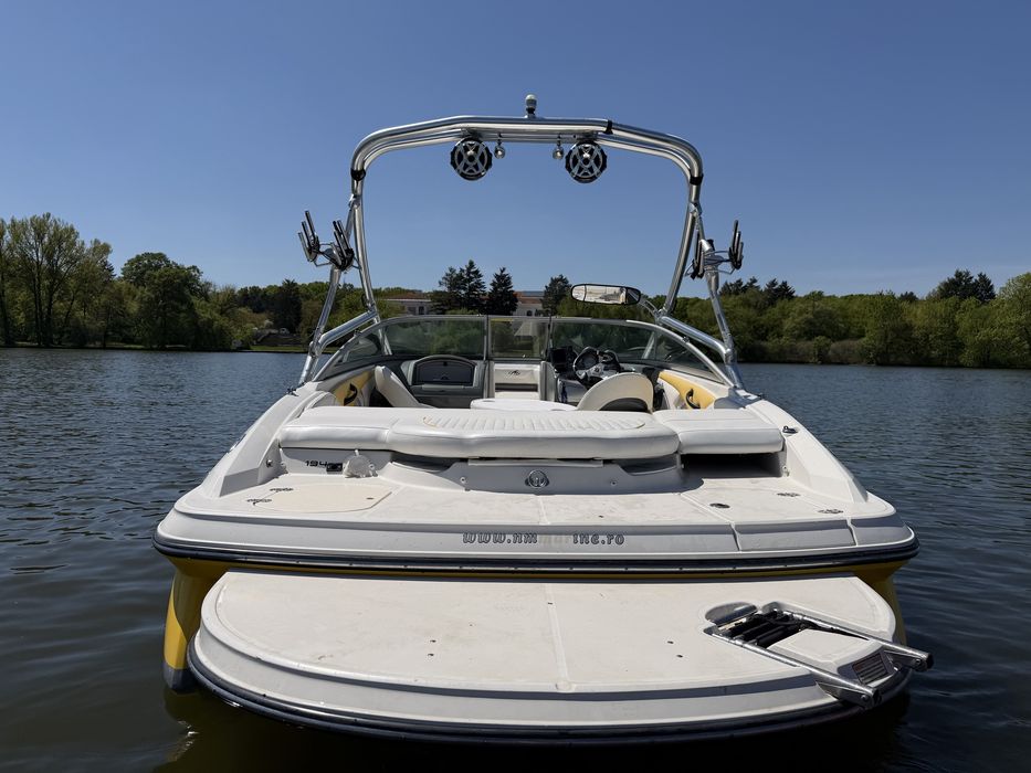 Ambarcatiune Barca Salupa premium MONTEREY 194 FS Mercruiser 4.3LXI 220PS Tower/ Boxe/ Hummingbird