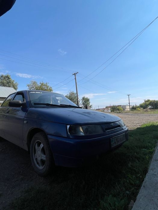 Ваз 2110 г. в. 2003  Синнего цвета, литые диски