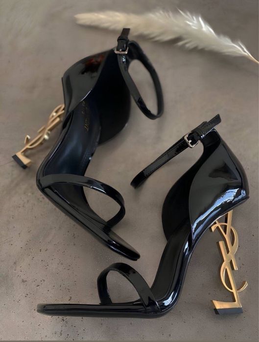 Pantofi Yves Saint Laurent noi