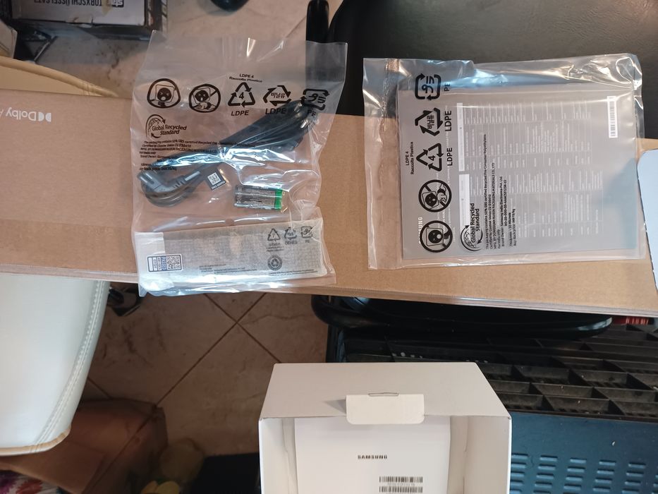 Саундбар Samsung HW-C410G, 2.0 канала, 40W, черен и титан 120x120x25mm