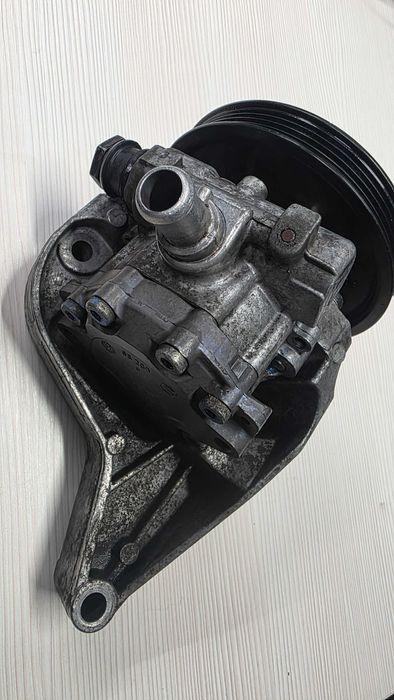 Vand pompa servodirectie BMW 325D 330D E90 E91 E92 M57