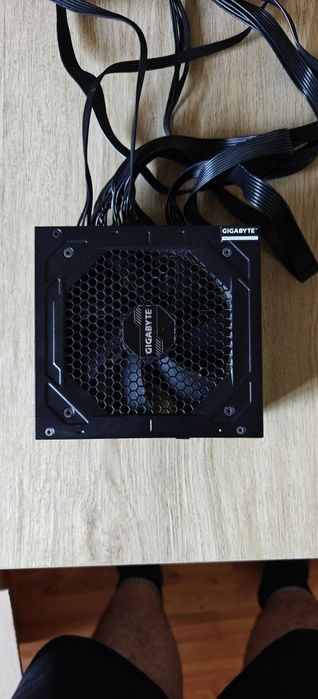 Vând sursă Gigabyte GM P750-GM Full Modulară
