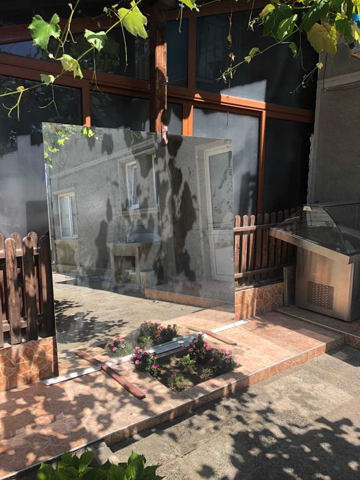 Продавам 2 броя огледала за фитнес зала