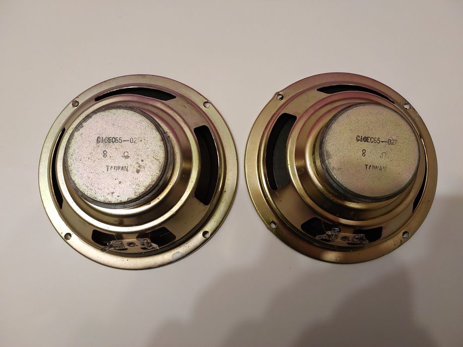 Difuzoare Taiwan. 100 lei ambele.Diametru 16,5 cm. Perfect funcționale