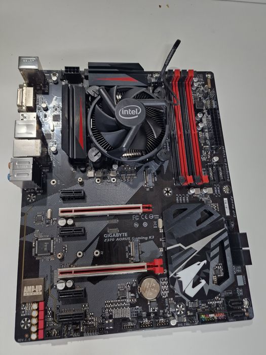Gigabyte Z370 AORUS Gaming K3 + Intel i5-8400