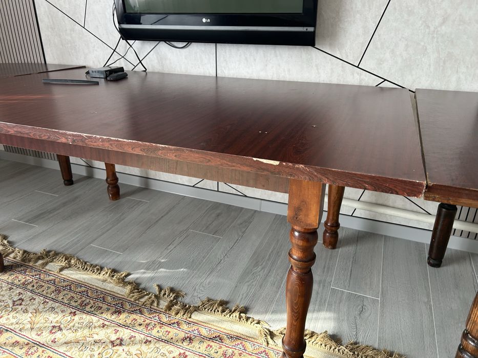 Продается стол для гостиной