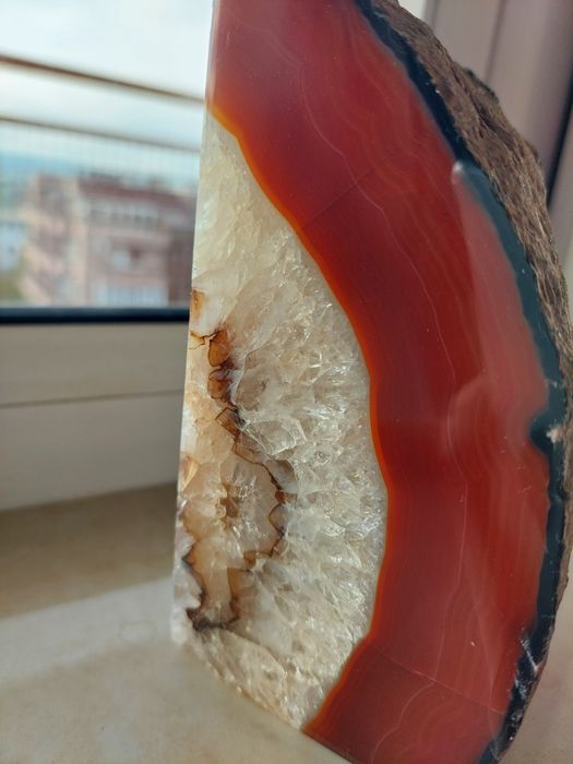 Масивна част от геода - ахат с кварц