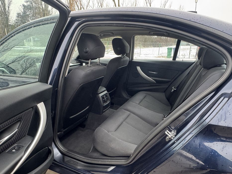 Bmw Faruri bi xenon/navigatie/senzori fata spate/jante/rate/garantie