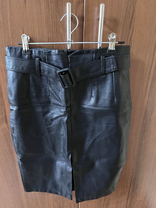 Продам Женскую одежду в количестве  15 единиц