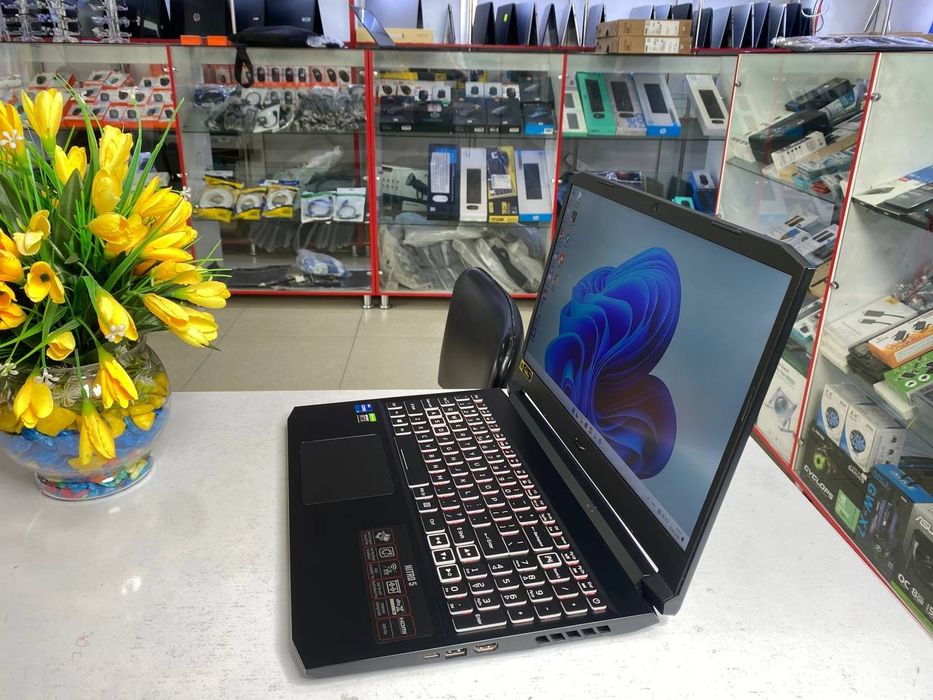 Acer Nitro Gaming core i7-11800H 16/512 SSD RTX 3060-6GB holati ideal