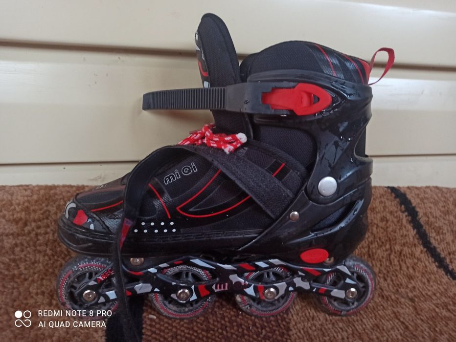 Ролики,  красные