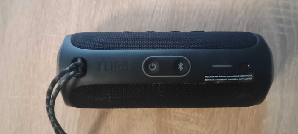 Продавам  колонка jbl Flip 5