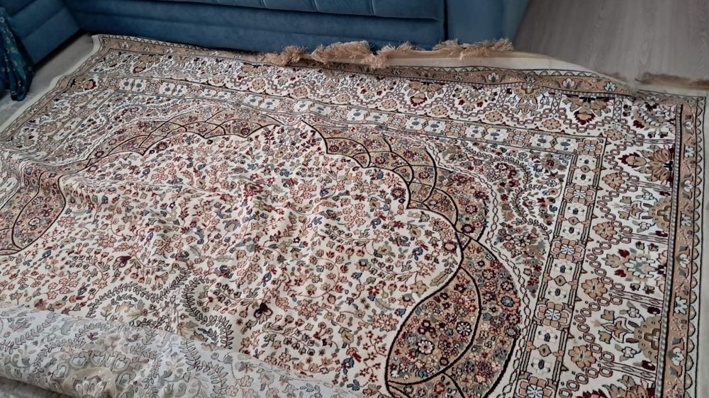 Продаётся ковёр в хорошем состоянии