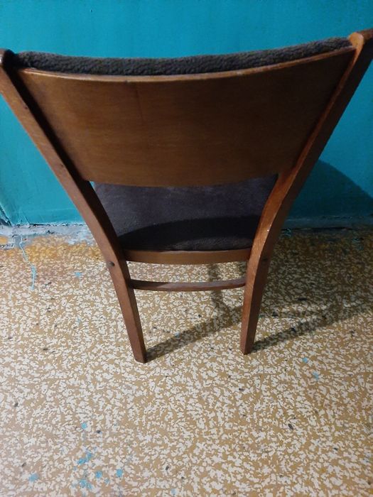 Стул,табуретка по одной шт.