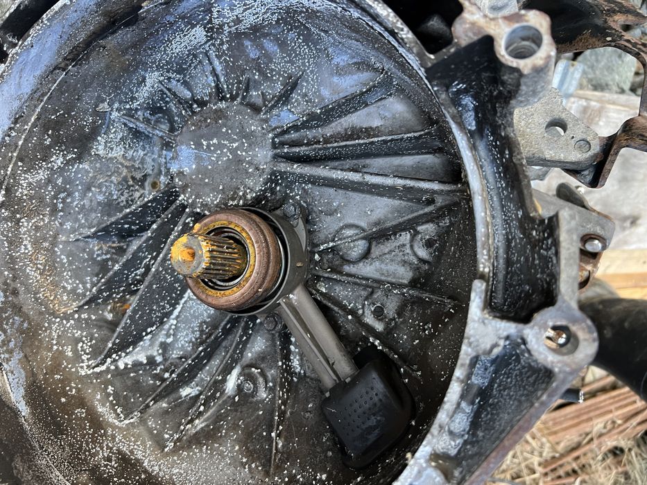 Cutie 6c1r 7002 ab /5+1 trepte ford transit 2.2 tdci euro 4 2010