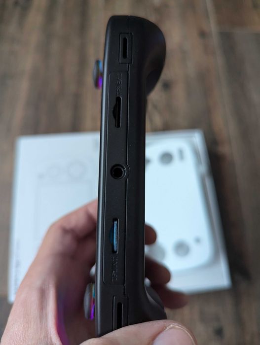 Consola portabila Anbernic RG CubeXX la cutie