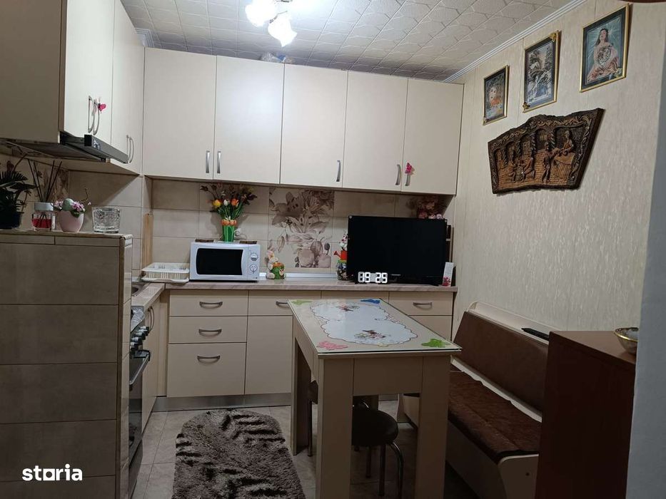 Apartament 2 camere, mobilat, la etajul 1,Stațiunea OLIMP