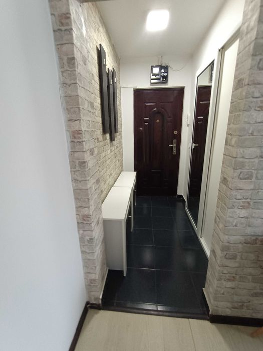 Persoană fizică închiriez Ap. 2 camere.