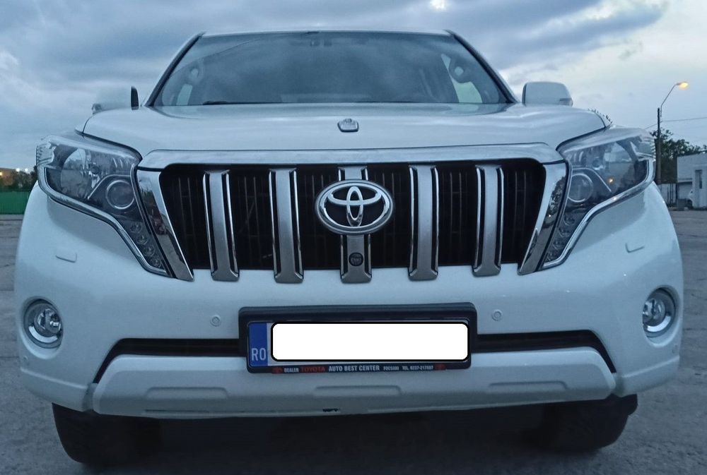 Toyota Land Cruiser tinut garaj dotari premium luxury extra full 7 locuri